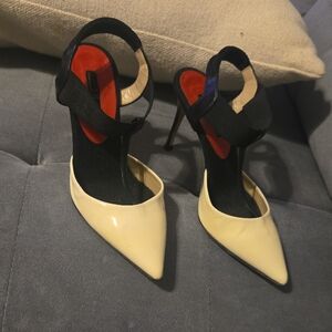 Carolina Herrera Black and Cream Heels